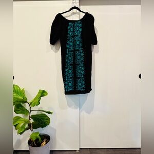 Embroidered midi dress from Mexico
Size Large